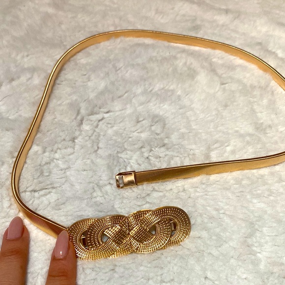 COPY - ❤️ gorgeous little gold metallic belt! ❤️ - Picture 2 of 2